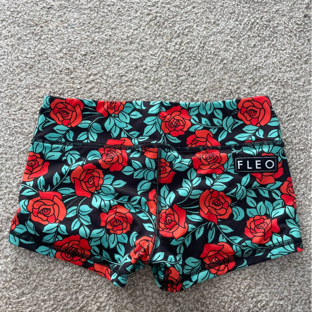 Fleo rose shorts